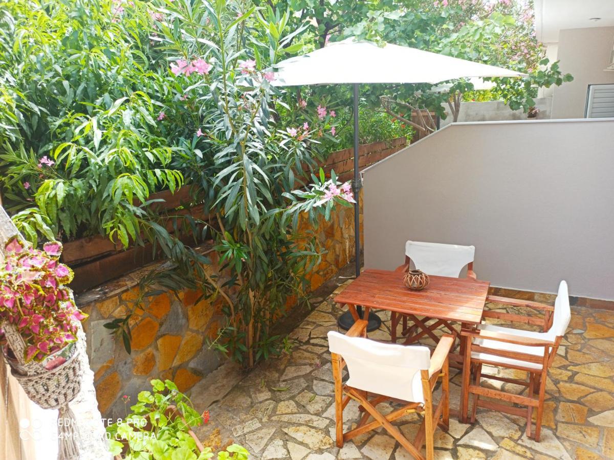 Bourbos Summer Rooms Himare Esterno foto
