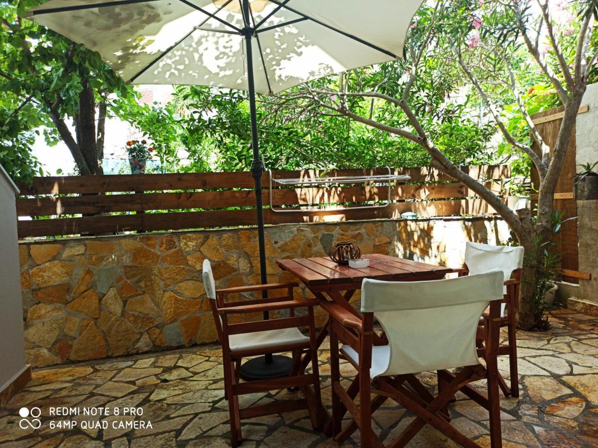 Bourbos Summer Rooms Himare Esterno foto
