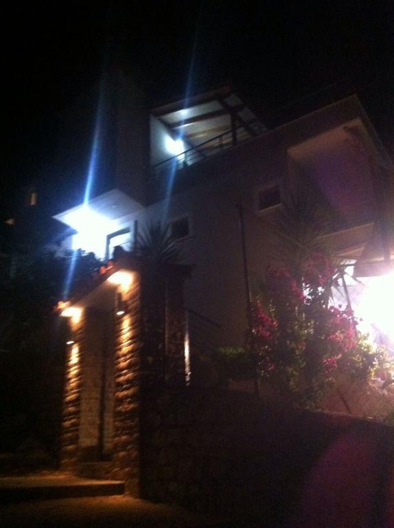 Bourbos Summer Rooms Himare Esterno foto