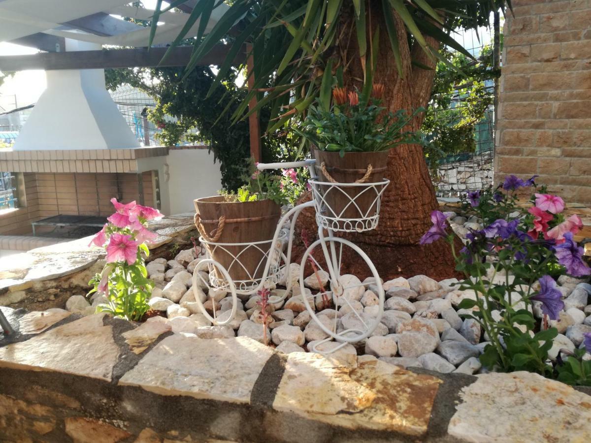 Bourbos Summer Rooms Himare Esterno foto