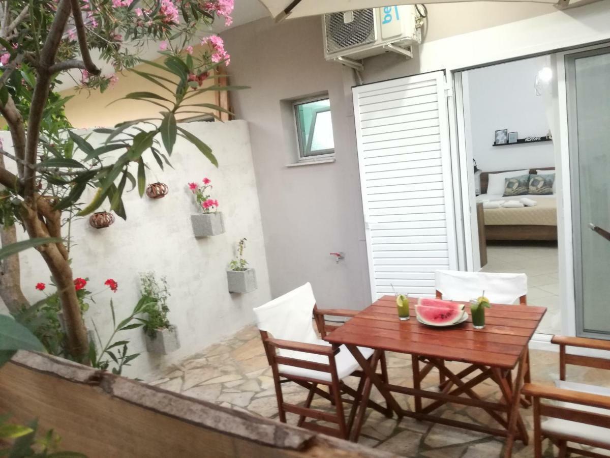 Bourbos Summer Rooms Himare Esterno foto